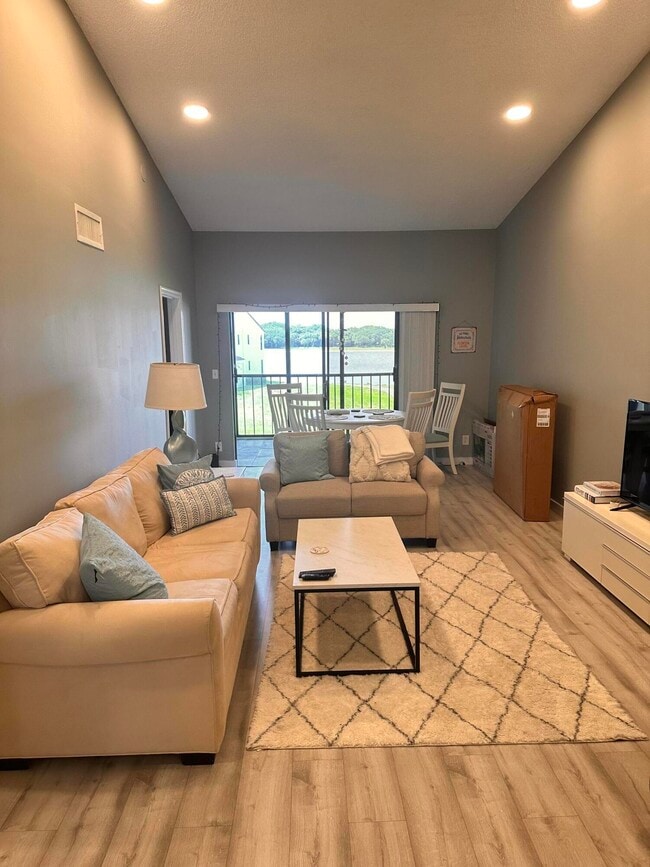 Building Photo - 2800 Palmwood Terrace