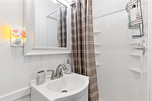 Building Photo - 1614 Myrtle Beach Dr