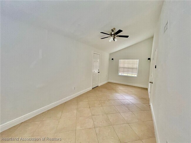 Building Photo - 1409 Palm Way