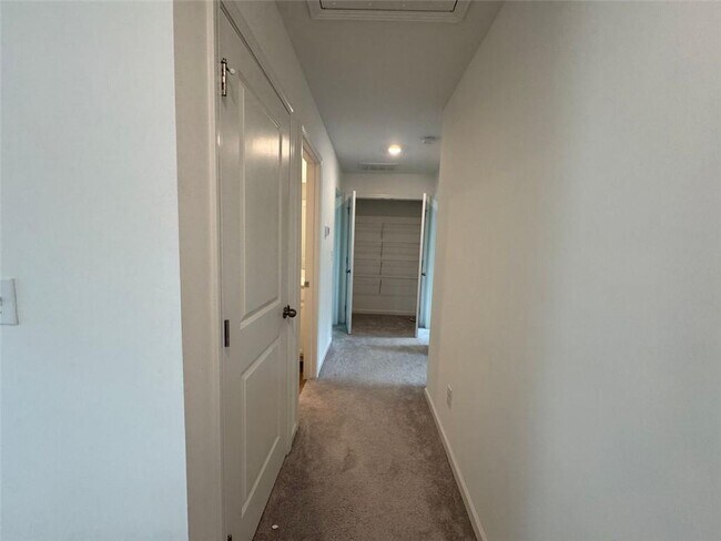 Building Photo - 204 Peregrine Point