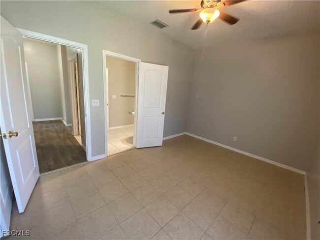 Building Photo - 1806 NW 21st Pl