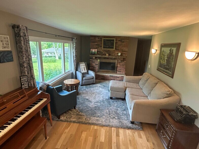 Living Area - N2W27318 Lyles Dr