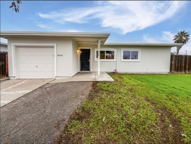 Building Photo - 5928 Lila Ln