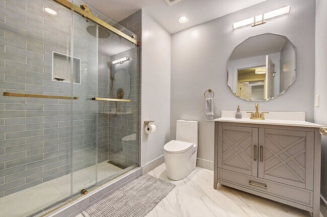 Building Photo - Modern High End Luxury Condo in Uptown Charlotte