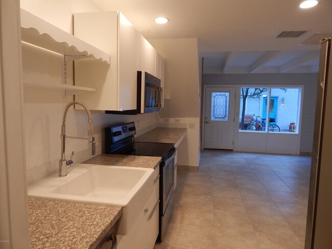 Building Photo - 2021 S Granada Dr