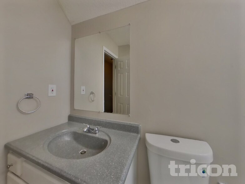 Building Photo - 3195 Warrenton Ct