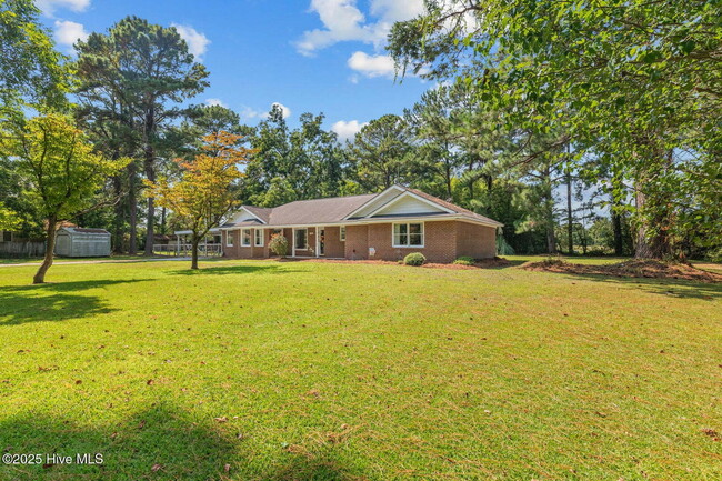 Building Photo - Beautiful 3 Bedroom, 2 Bath Home -135 Yate...