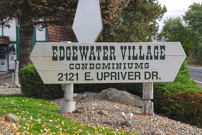 Building Photo - Spacious And Nicely Updated 2 bed 1 Bath Condo unit w/ full size laundry