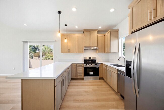 Building Photo - 9094 Los Coches Rd