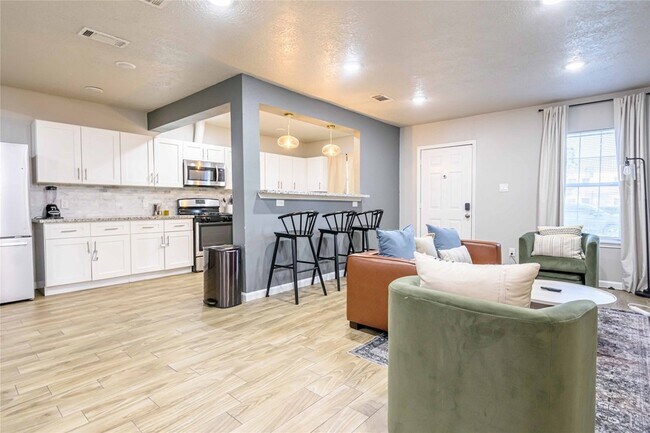 Building Photo - 3818 Blodgett St