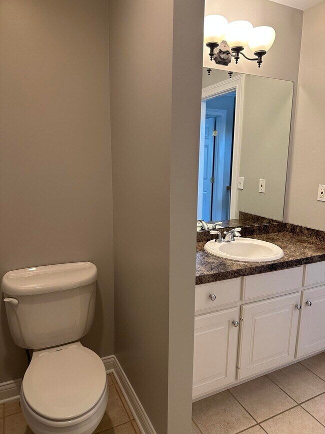 Building Photo - 114 W Green St