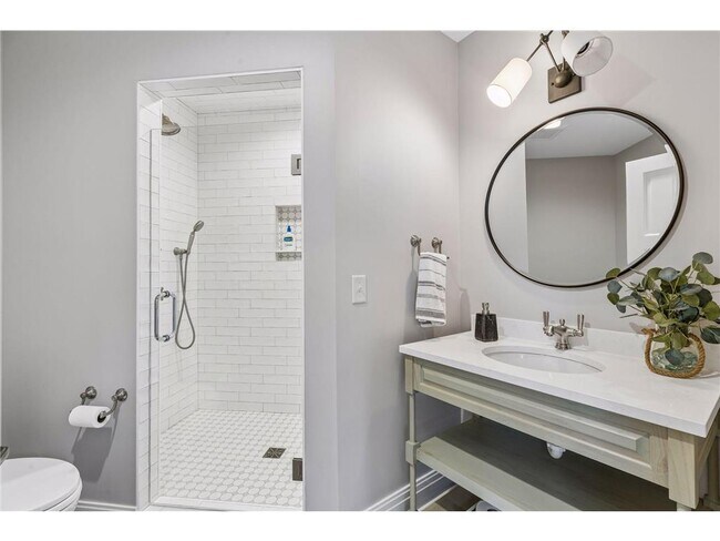 Building Photo - 15700 Portico Dr