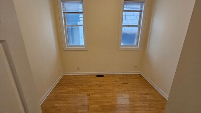 Building Photo - 511 N Hartland Ct