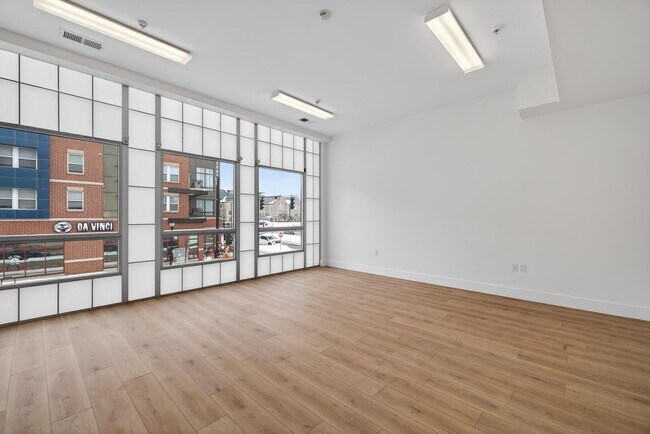 Building Photo - 116 E 3rd St