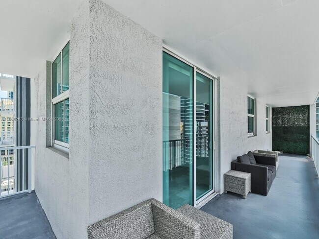 Building Photo - 1250 N Miami Ave