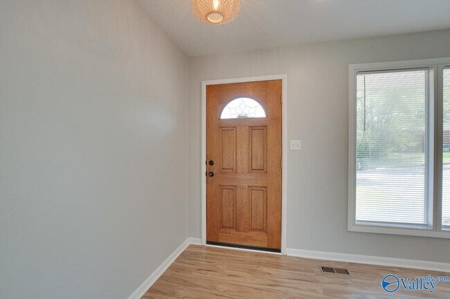 Building Photo - 803 Mead Rd NE