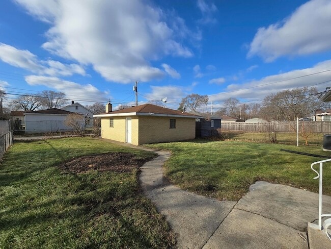 Building Photo - 7230 Beech Ave