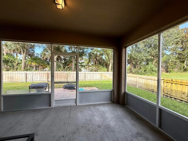 Building Photo - 5997 Ridge Lake Cir