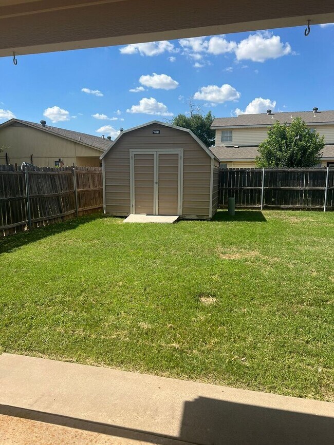 Building Photo - Very Nice 3 Bedroom
