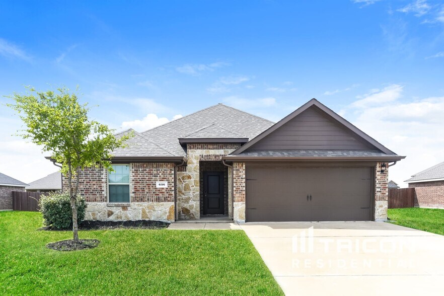Primary Photo - 636 Excelsior Dr