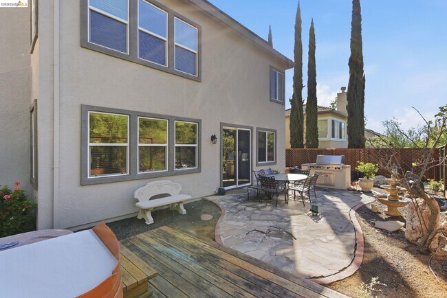 Building Photo - 257 Golf Links St