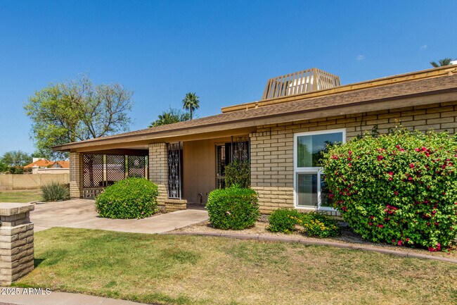 Building Photo - 1012 E Wagon Wheel Dr