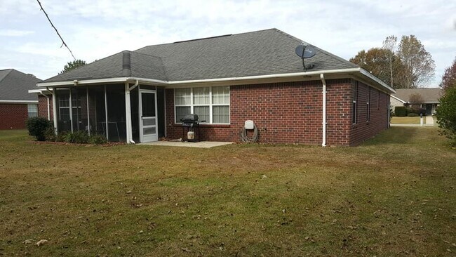 Building Photo - 3-Bed 2-Bath Brick Home located in the Heart of Foley