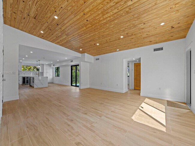 Building Photo - 5841 SW 13th St