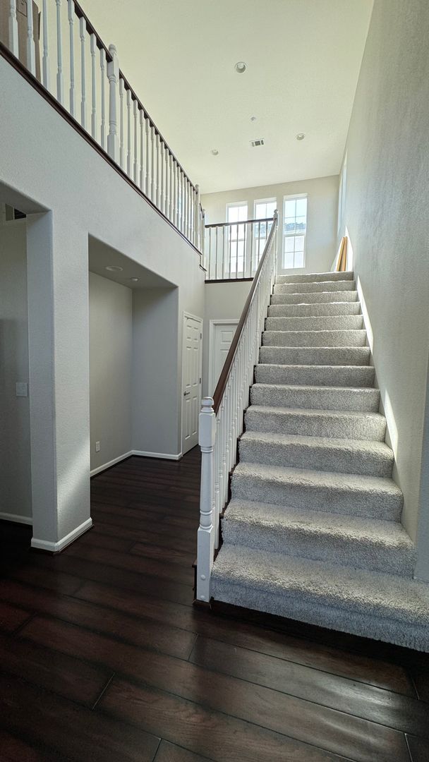 Building Photo - 123 Hearthstone Dr