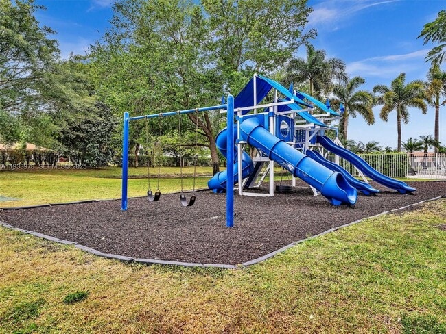 Building Photo - 8520 Vía Romana