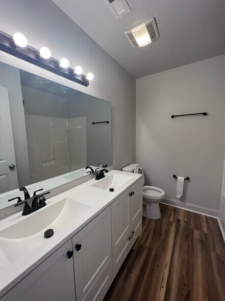 Building Photo - 2621 Macgregor Downs Rd