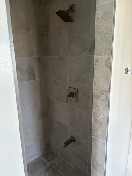 New Shower - 1970 Mott-Smith Dr