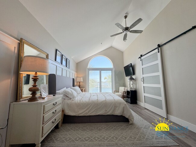Building Photo - Stunning Waterfront 2BR/2.5BA Townhome wit...