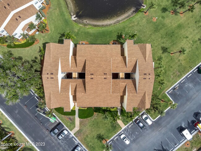 Building Photo - 1801 Island Club Dr
