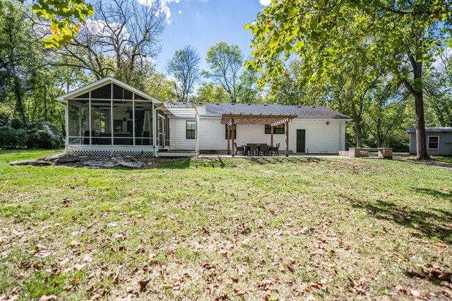 Building Photo - 502 N Strawn Rd