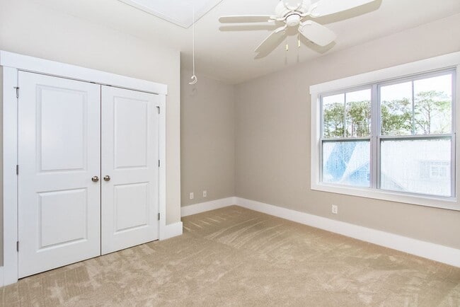 Building Photo - SUMMERWALK