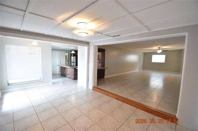 Building Photo - 8720 Flame Vine Ave
