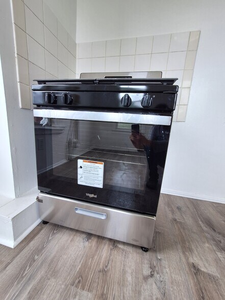 Building Photo - 98 Main St