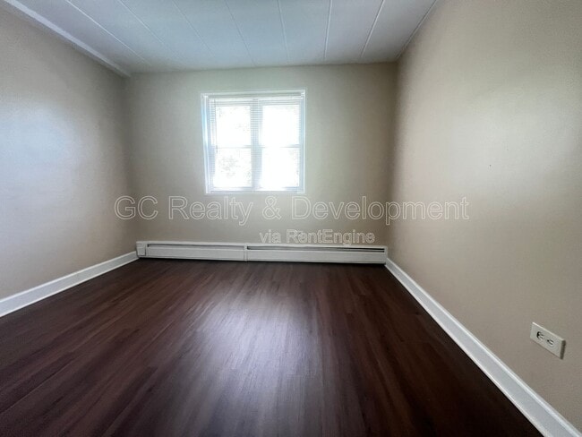 Building Photo - 6160 N Damen Ave
