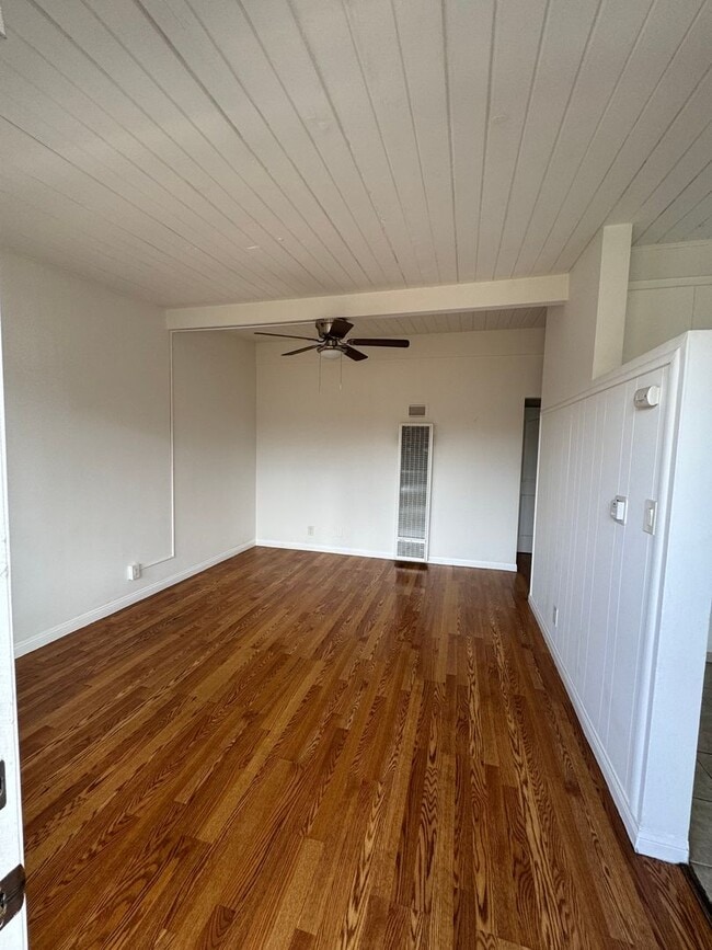 Building Photo - Comfortable 1-Bedroom in Gardena with Park...
