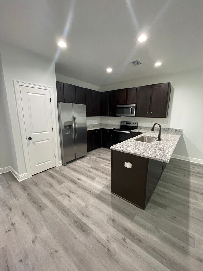 Building Photo - 1703 Sound Haven Ct