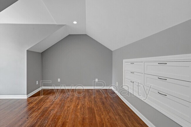 Building Photo - 1804 Hailey Ave