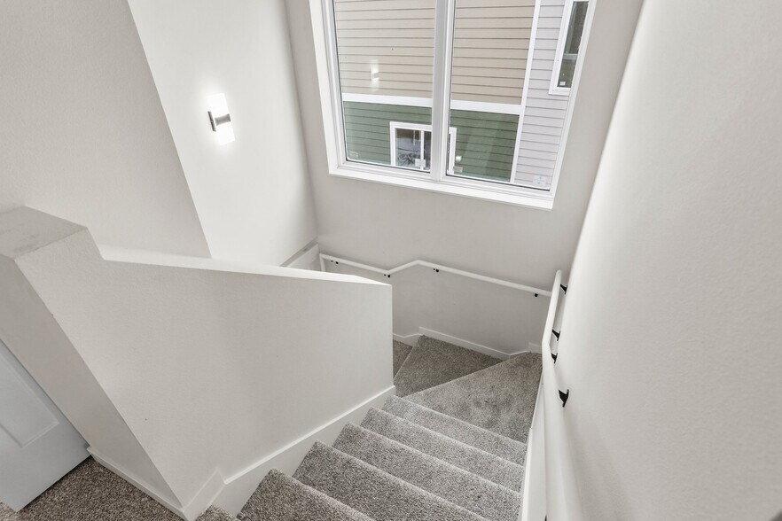 Building Photo - 940 Canter Dr