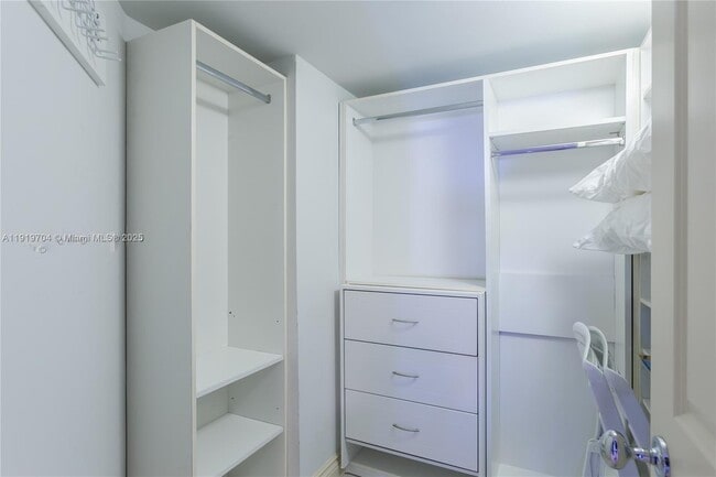 Building Photo - 19195 NE 36th Pl