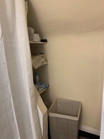 Bath - 1284 Highland St