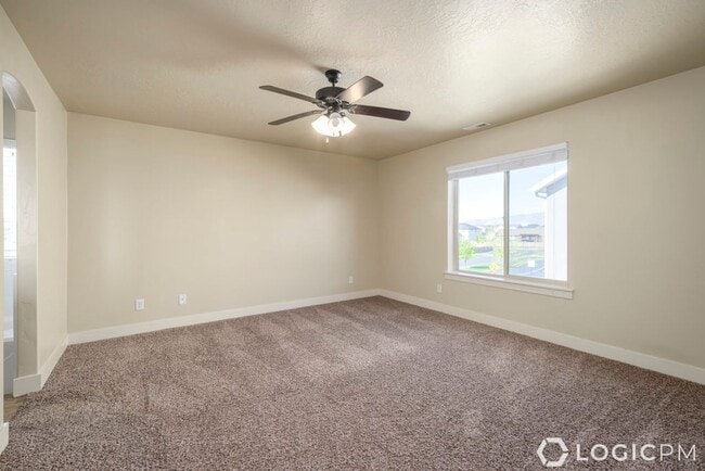 Building Photo - Stunning Single Family Home In Excellent L...