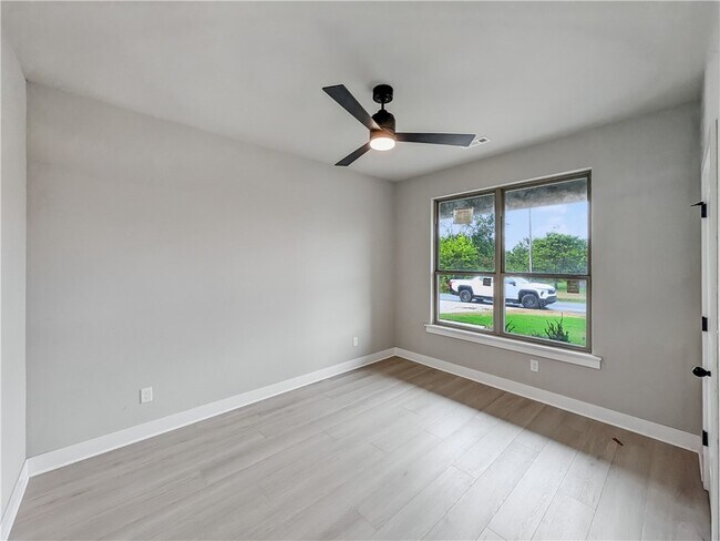 Building Photo - 10 Olmsted Cir