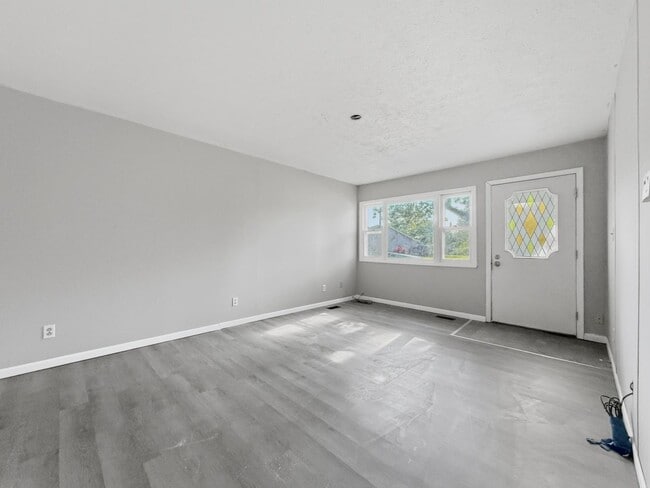 Building Photo - 836 Eastmont Dr