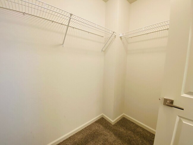 Building Photo - $2,395 Alluvial & Fowler, 3 Bedroom Home -...