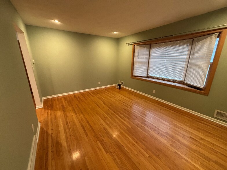 Building Photo - 2057 Emerald Ln